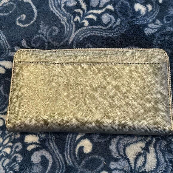 Kate spade zip around wallet. Metallic silver - Picture 3 of 4